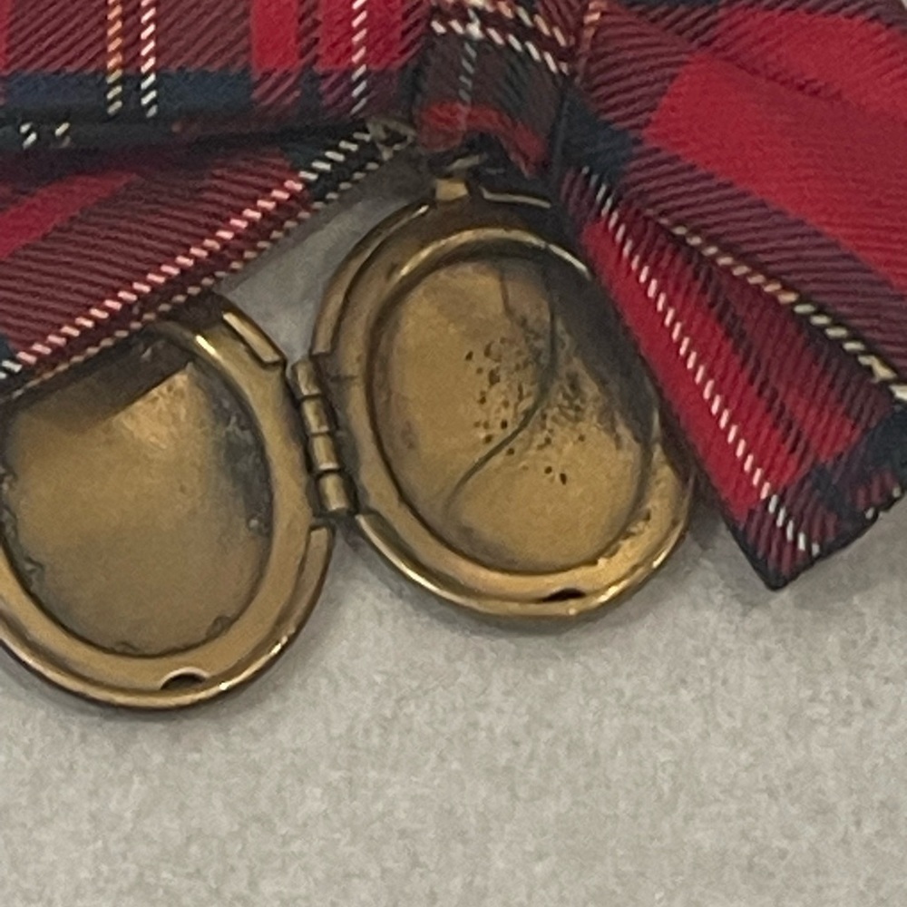vintage Red Plaid Bow with Gold engraved Locket brooch - Picture 4 of 7